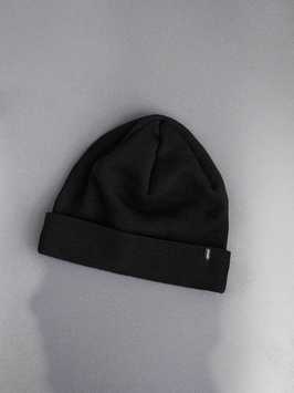 MERINO WOOL BEANIE IN CLASSIC BLACK